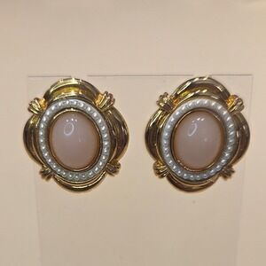 Vintage AVON Signed "Victorian Spring" Gold‎ Tone Peach Oval Pearl Stud Earrings